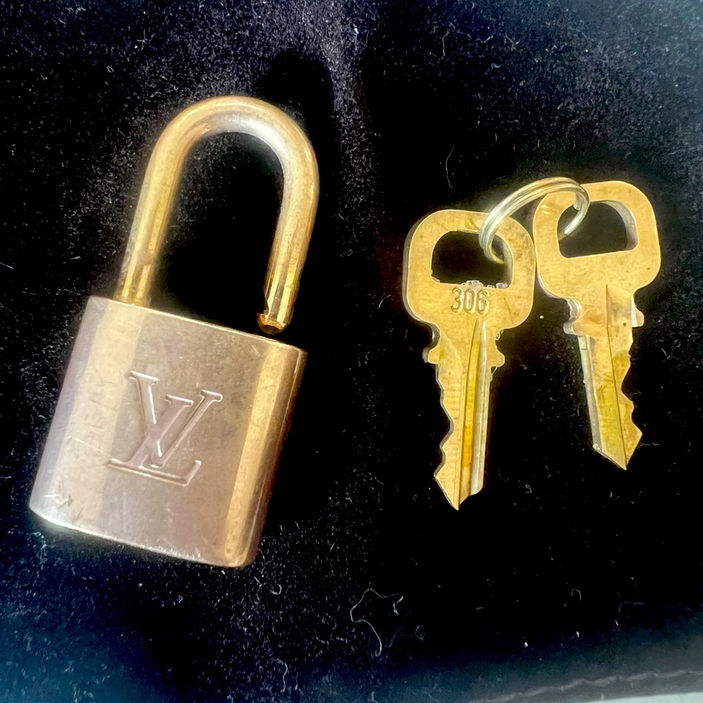 Louis Vuitton Lock and Key #306